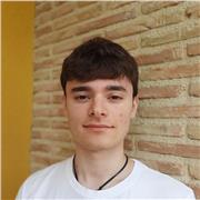 Actualmente estudio en la universidad para ser profesor de secundaria. Ya he dado clases de apoyo a niños de primaria y a jóvenes de la ESO. Soy hijo de profesores de instituto. Me encanta la docencia